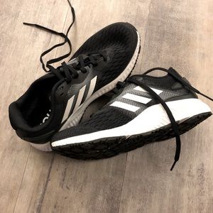 Women’s Adidas Aerobounce sneakers